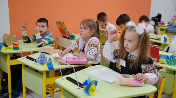 Uşaq məktəbə qədər oxumağı bacarmalıdırmı?
